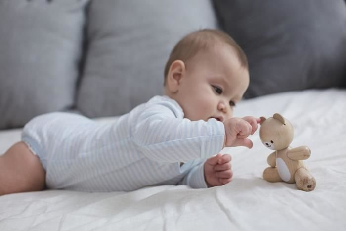 Drewniana figurka Miś, Plan Toys 5241