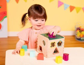 B.Toys, Wonder Cube – drewniana kostka-sorter kształtów i kolorów, 18 m-cy+